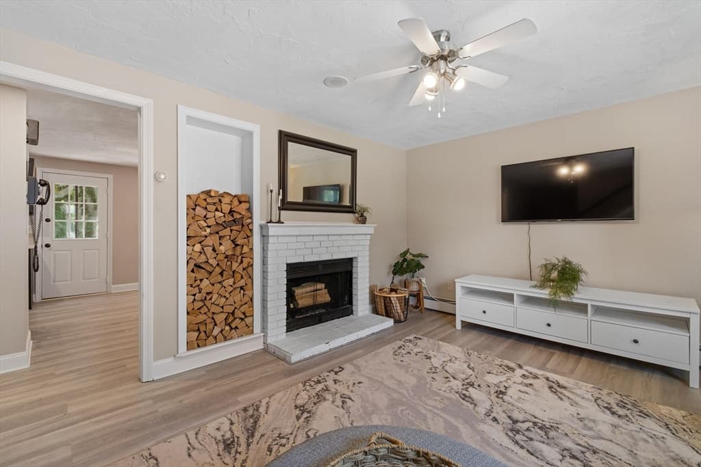Condominium at 49 Lexington St. # 49, Millbury MA 01527, Millbury, photo 6 of 33