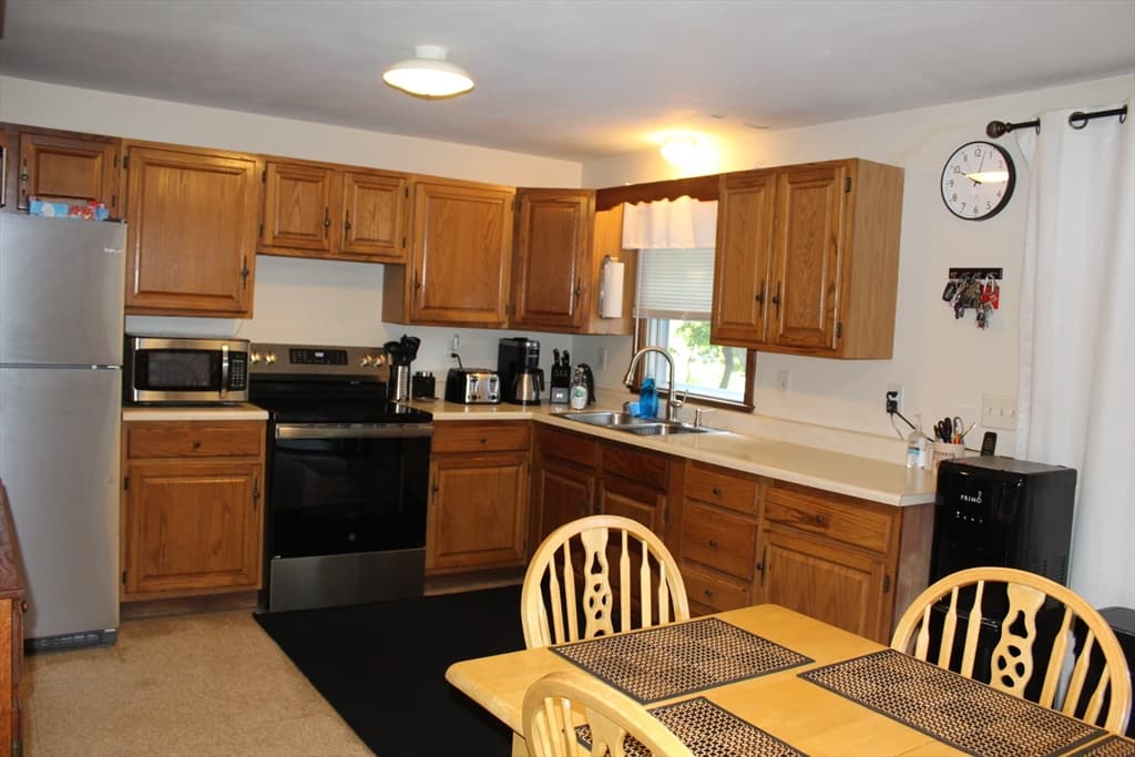 5 Howard George Ct, Salisbury MA 01952 photo 2