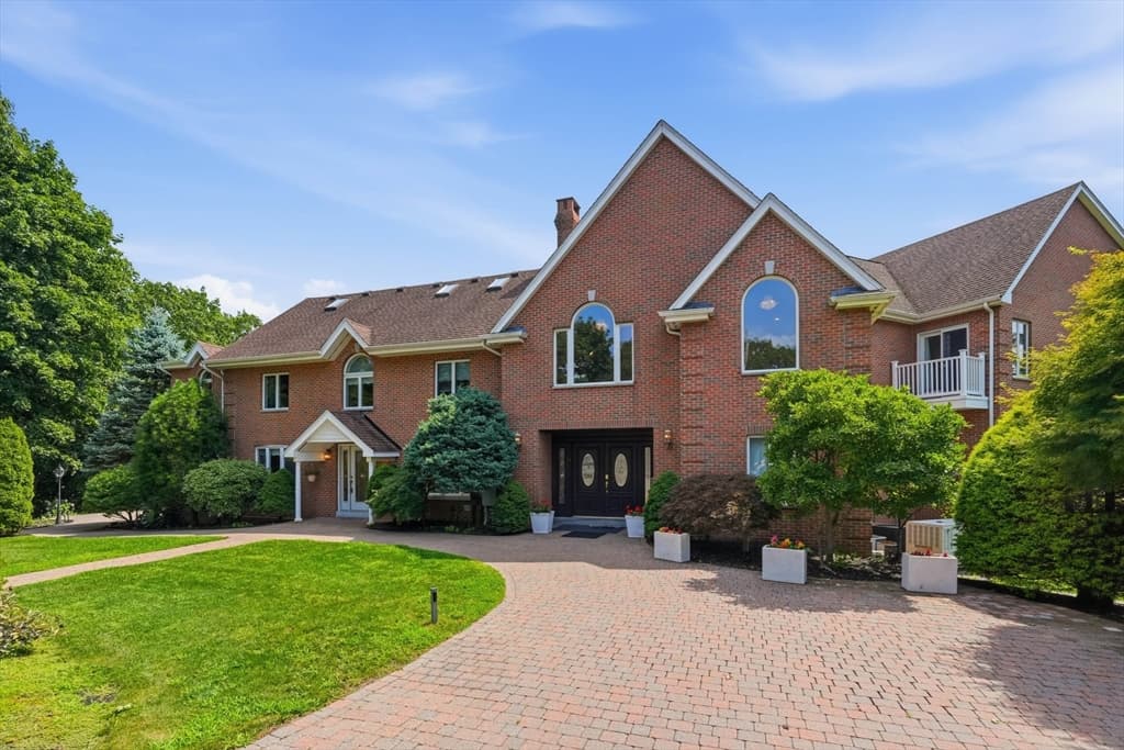 90 Mountwood Rd, Swampscott MA 01907