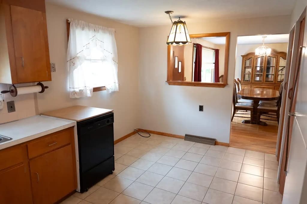 24 Hanson St, Brockton MA 02302 photo 4
