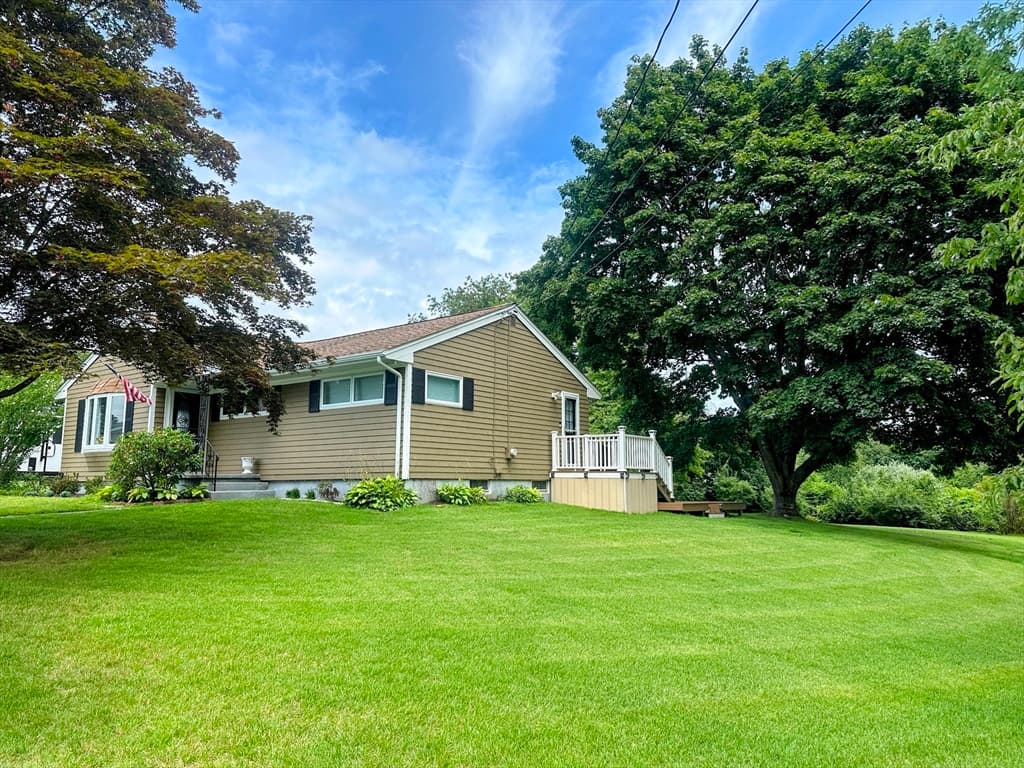 67 Montgomery Rd, Swansea MA 02777 photo 3