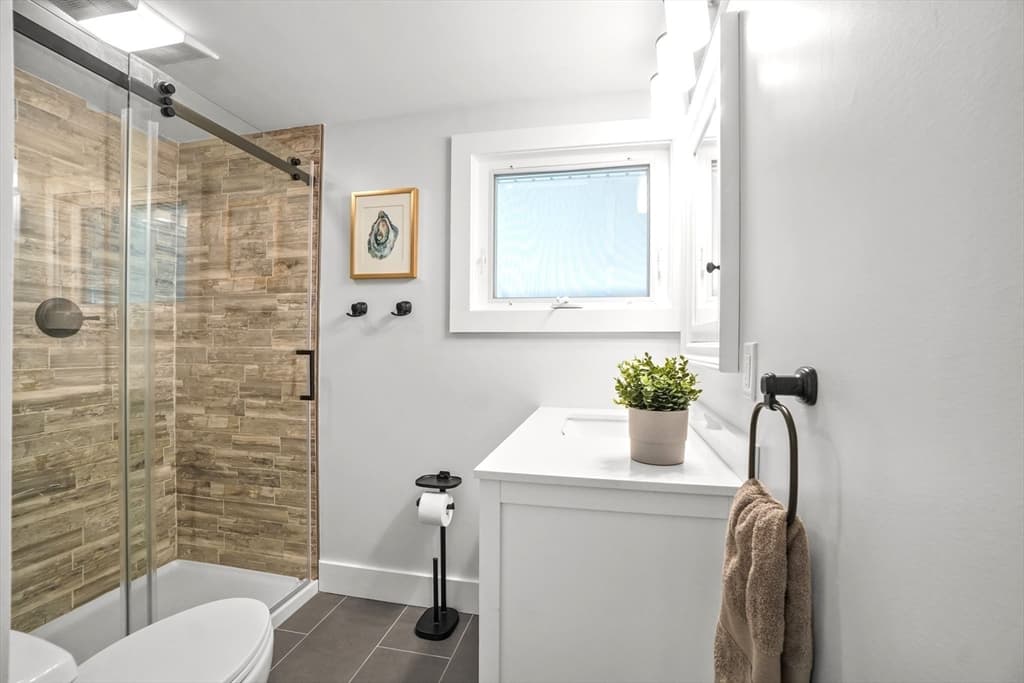 67 Montgomery Rd, Swansea MA 02777 photo 18