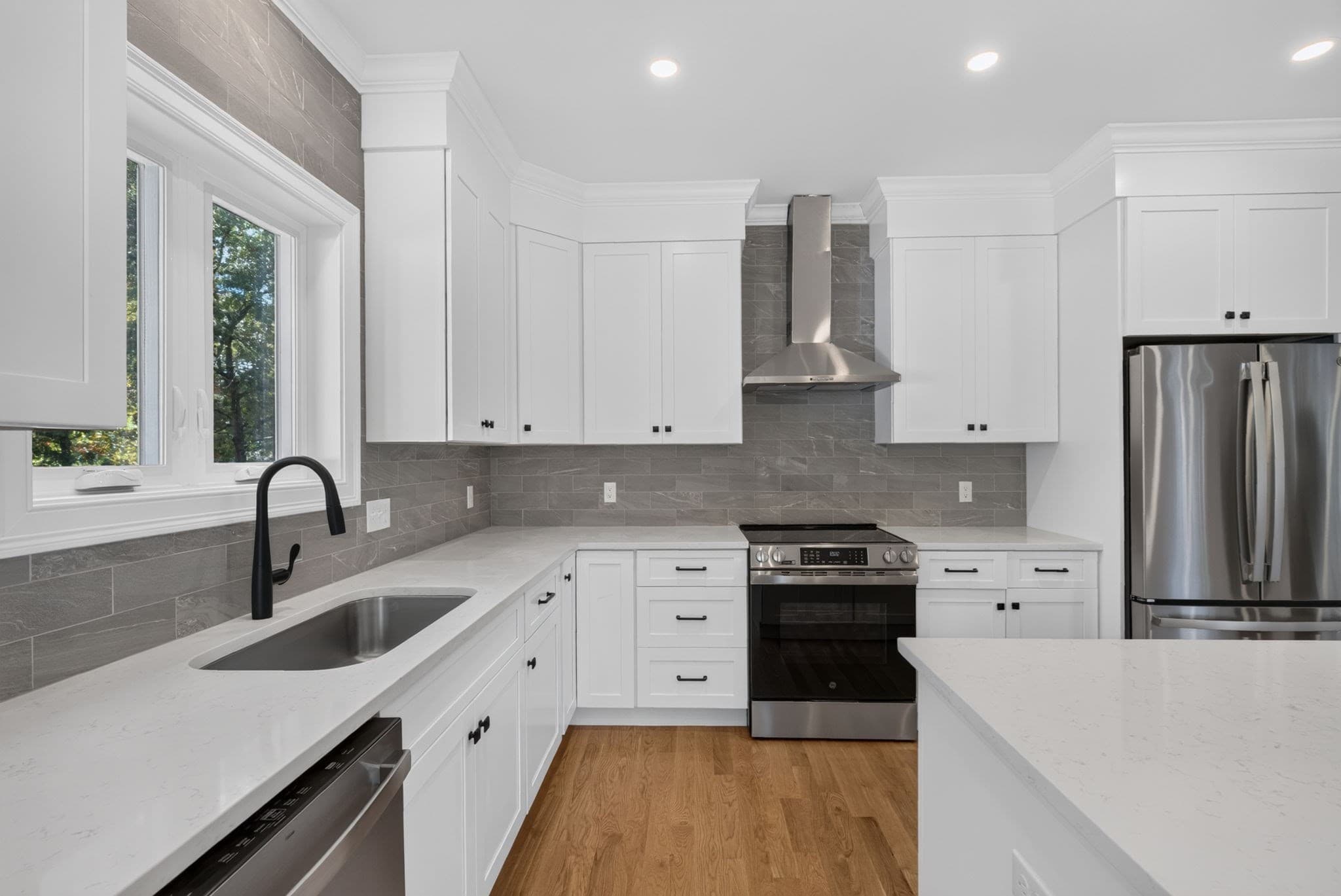 Single Family Residence at 24 Edith Dr, Tewksbury MA 01876, photo 7 of 41