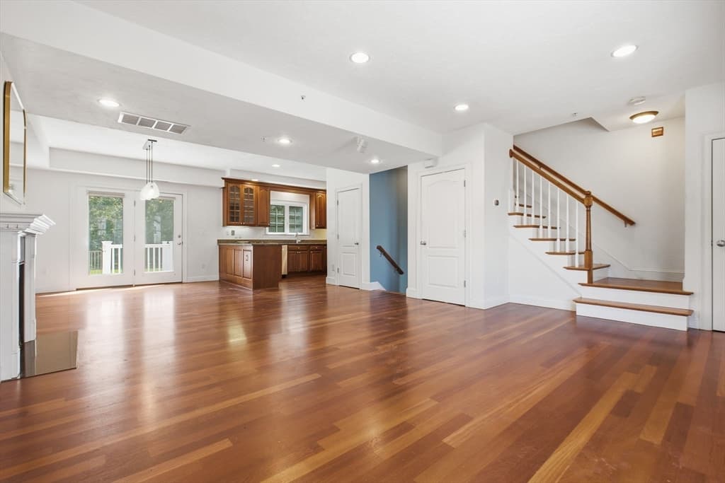 218 South # 9, Waltham MA 02453
