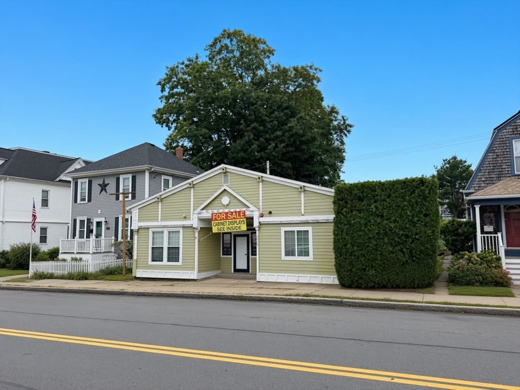 2307 Acushnet Avenue, New Bedford MA 02745