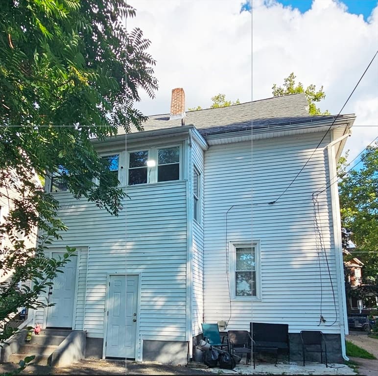 76 Acushnet Ave, Springfield MA 01105 photo 3