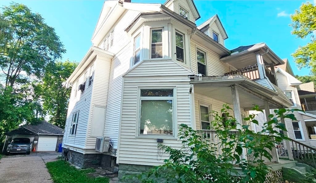 76 Acushnet Ave, Springfield MA 01105 photo 4