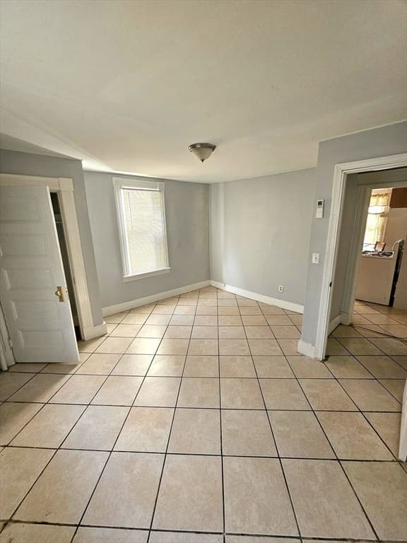 76 Acushnet Ave, Springfield MA 01105 photo 8