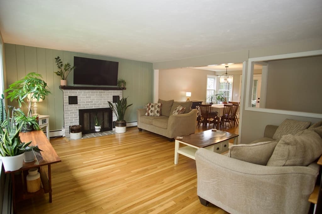 Single Family Residence at 4 Williams Rd, Sturbridge MA 01566, Sturbridge, photo 6 of 22