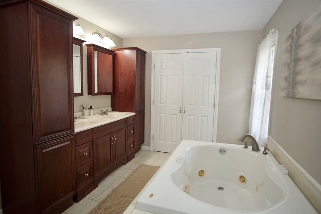 Single Family Residence at 4 Williams Rd, Sturbridge MA 01566, Sturbridge, photo 13 of 22