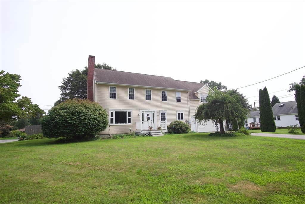 4 Williams Rd, Sturbridge MA 01566