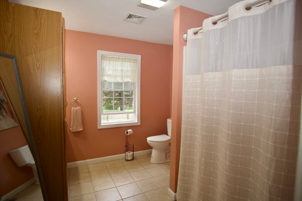 Single Family Residence at 4 Williams Rd, Sturbridge MA 01566, Sturbridge, photo 18 of 22