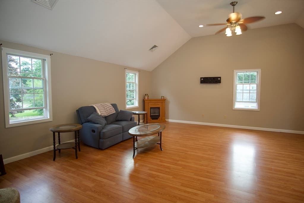 Single Family Residence at 4 Williams Rd, Sturbridge MA 01566, Sturbridge, photo 15 of 22