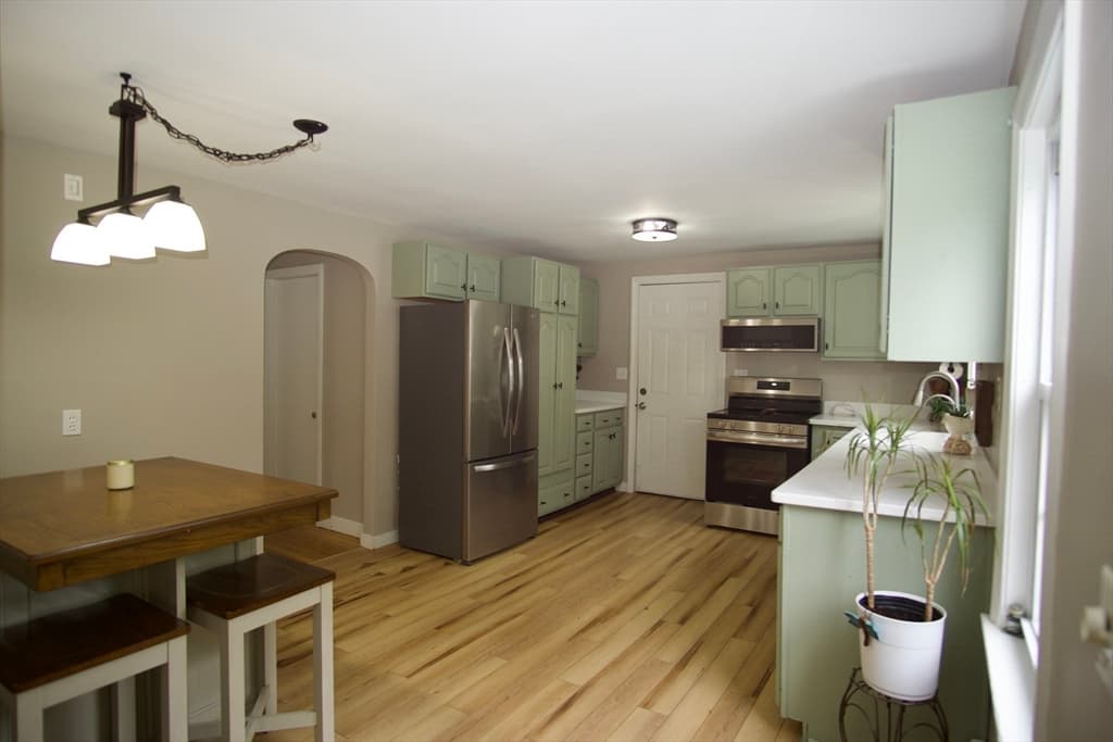 Single Family Residence at 4 Williams Rd, Sturbridge MA 01566, Sturbridge, photo 4 of 22