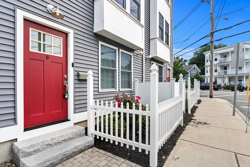 34 Beckford St # D, Beverly MA 01915 photo 2