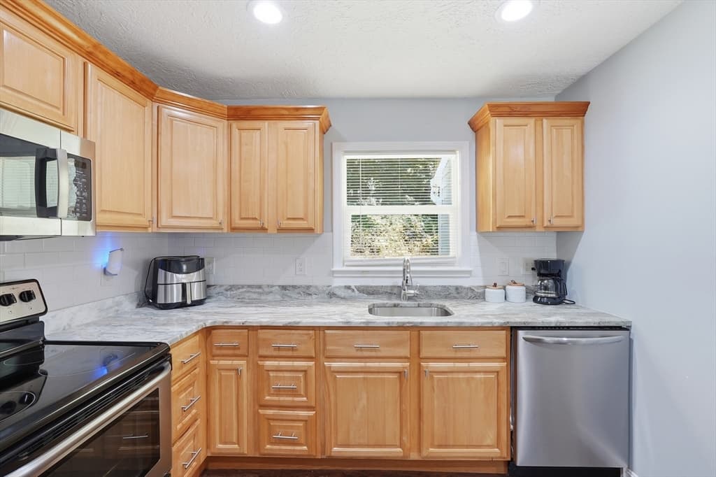 39 Riley Rd, Northborough MA 01532 photo 10