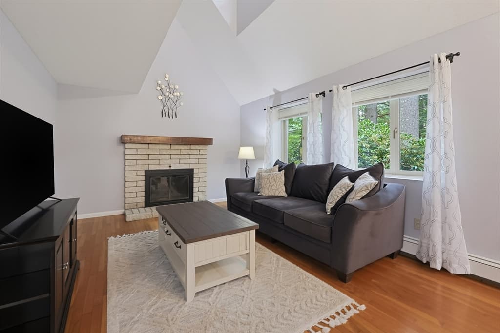 62 Miller St, Franklin MA 02038 photo 8