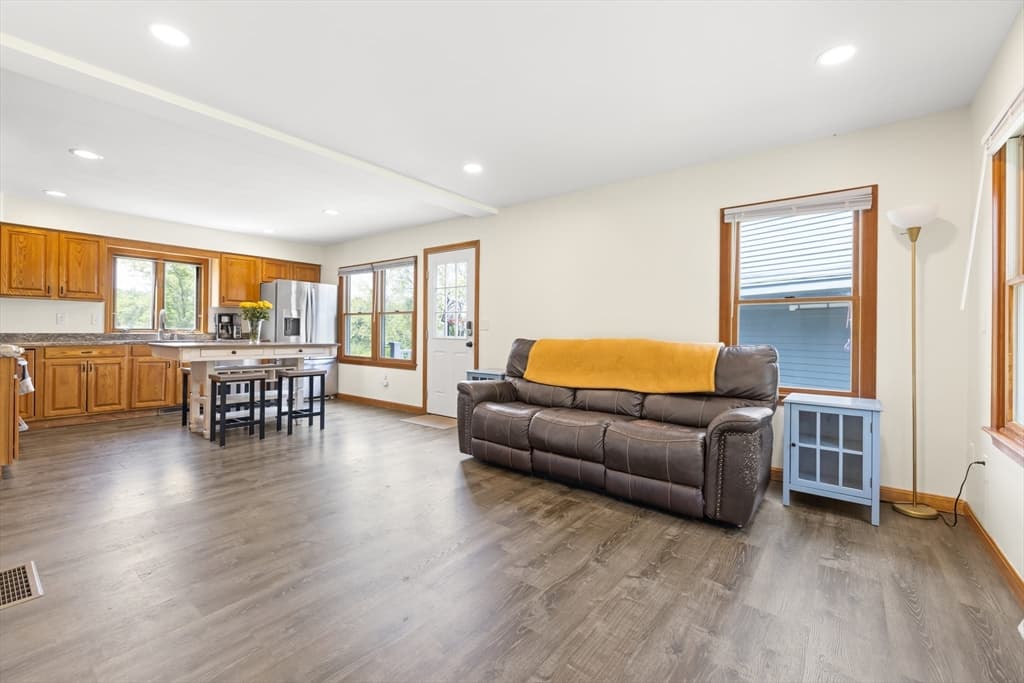 180 Great Road, Littleton MA 01460 photo 8