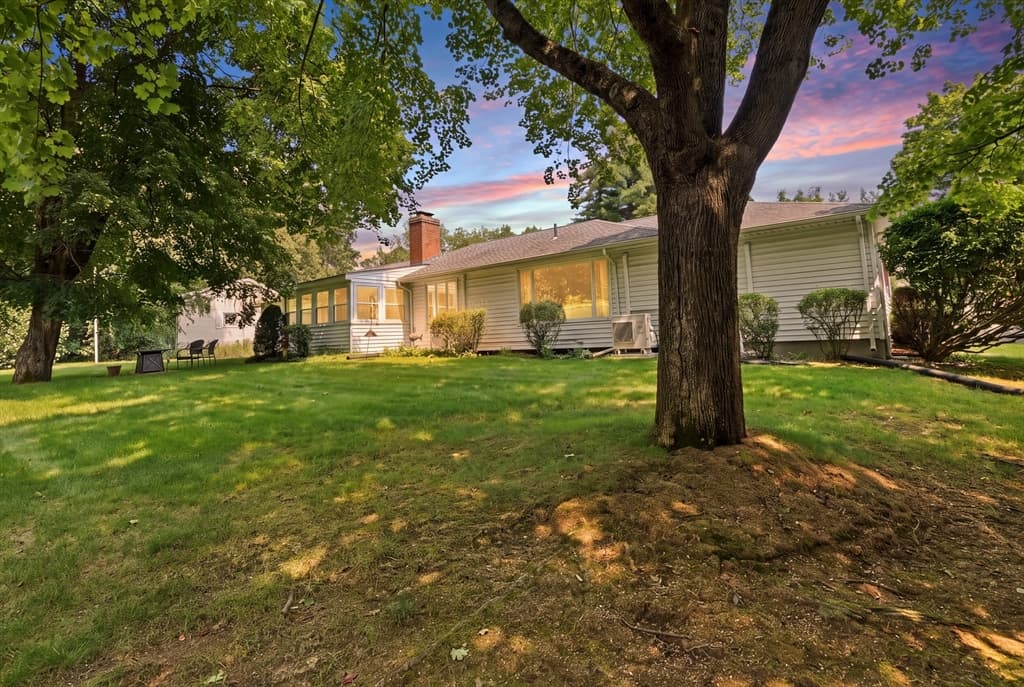 22 Williston Dr, Longmeadow MA 01106 photo 2
