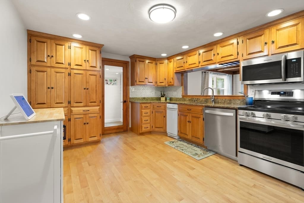 11 Old Farm Rd, Beverly MA 01915 photo 10