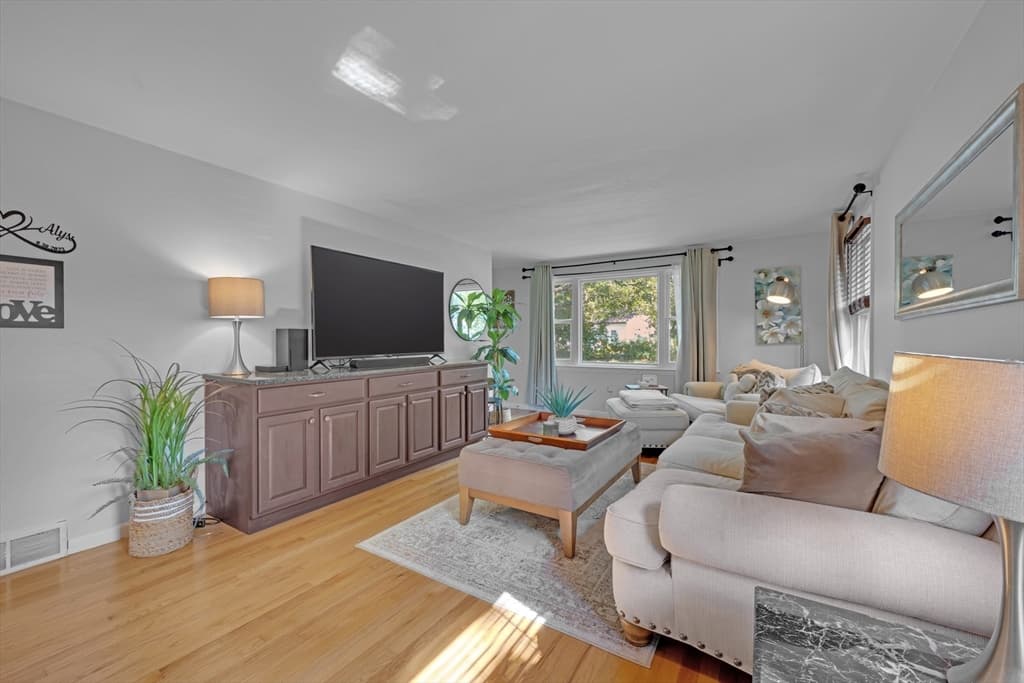 Single Family Residence at 25 Pullard Rd, Grafton MA 01519, Grafton, photo 4 of 39