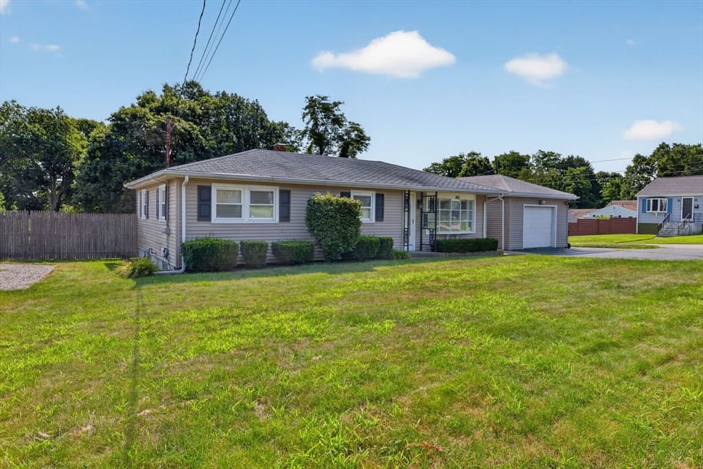 165 Swansom Rd, Swansea MA 02777 photo 2