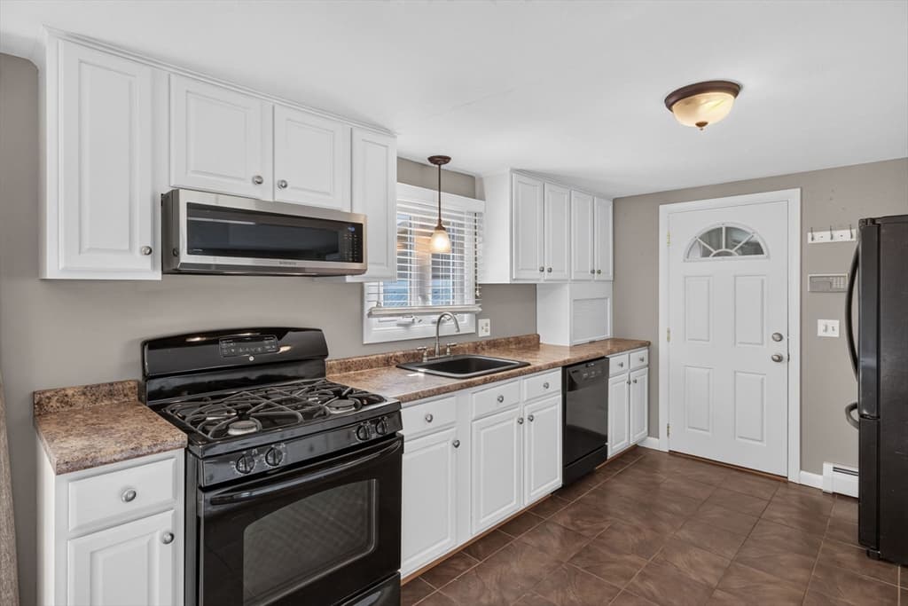 165 Swansom Rd, Swansea MA 02777 photo 13