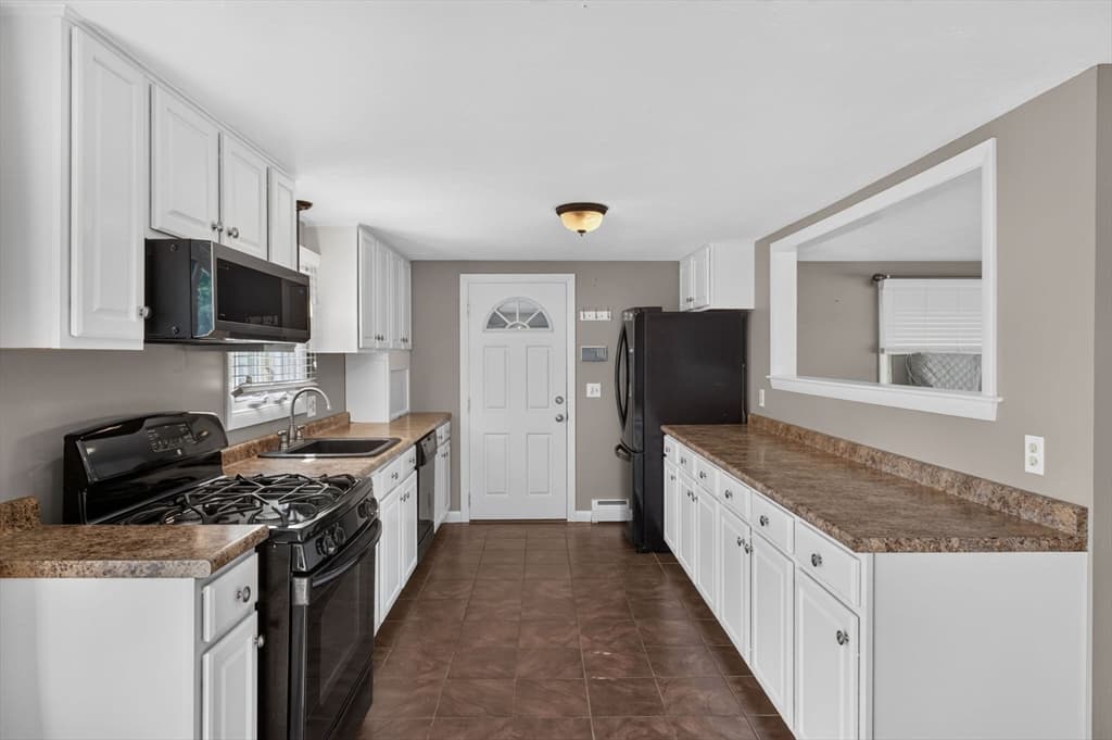 165 Swansom Rd, Swansea MA 02777 photo 12