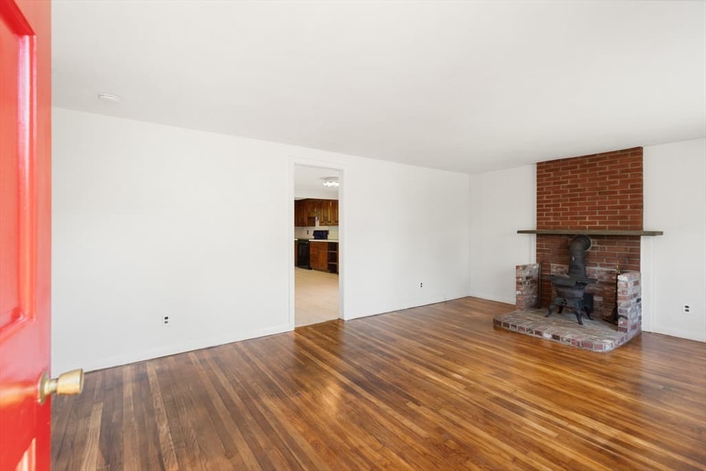 Single Family Residence at 59 Holly St, Gloucester MA 01930, Gloucester, photo 9 of 36