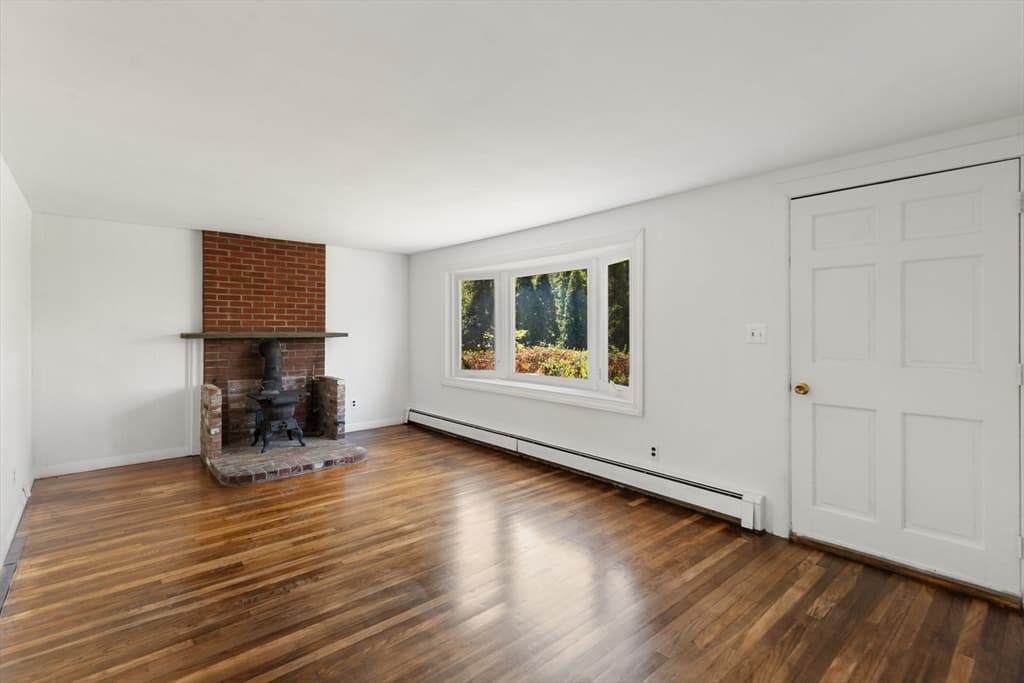 Single Family Residence at 59 Holly St, Gloucester MA 01930, Gloucester, photo 10 of 36