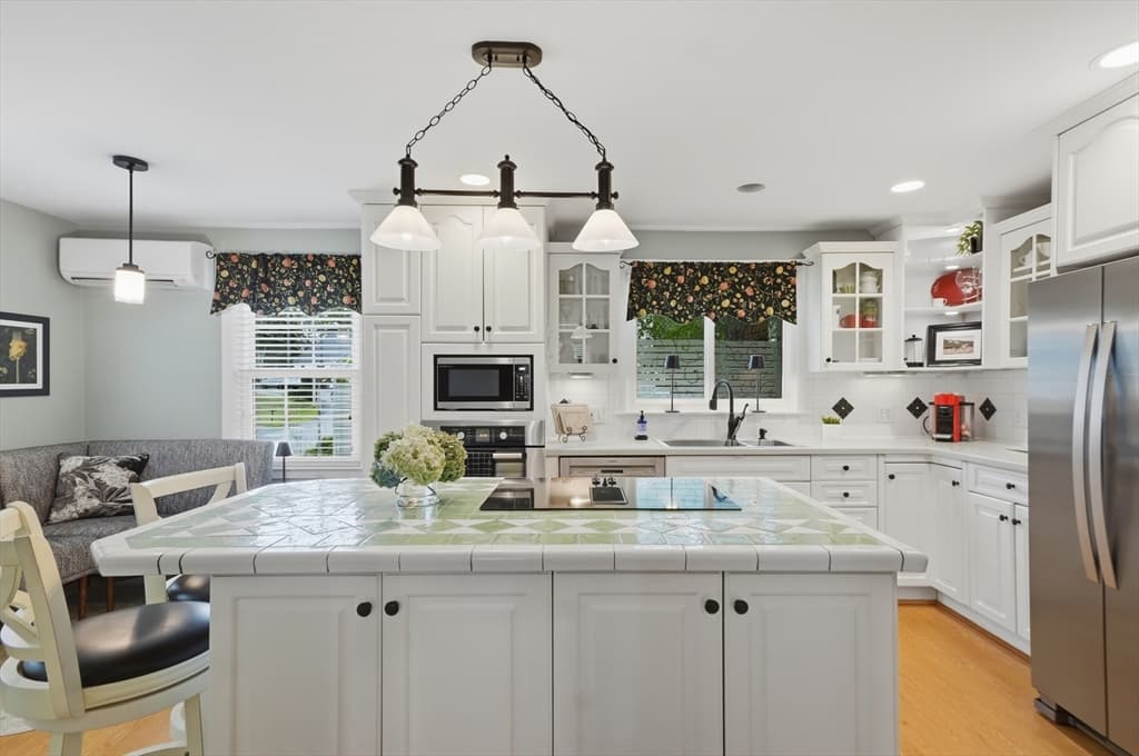 21 Oakwood Ave, Saugus MA 01906 photo 3