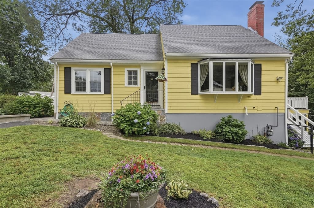 21 Oakwood Ave, Saugus MA 01906