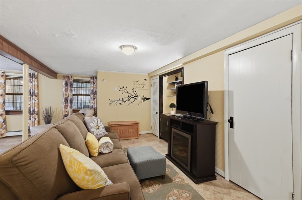 21 Oakwood Ave, Saugus MA 01906 photo 24