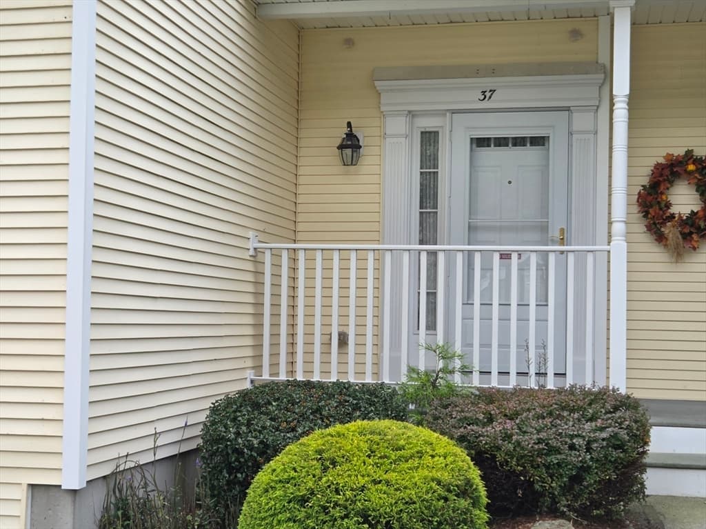 Condominium at 37 Horne Way # 37, Millbury MA 01527, Millbury, photo 4 of 33