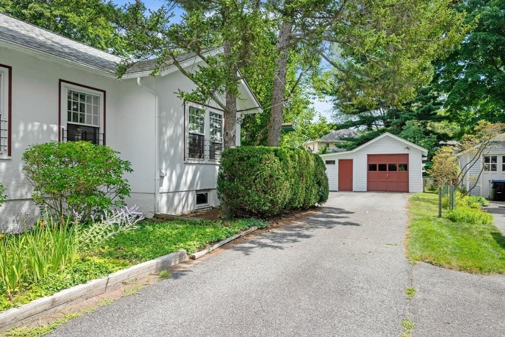 241 E. Lothrop, Beverly MA 01915 photo 2
