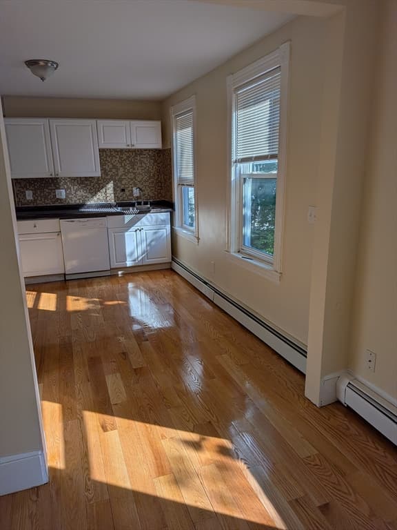 7 Albert St, Worcester MA 01610 photo 4