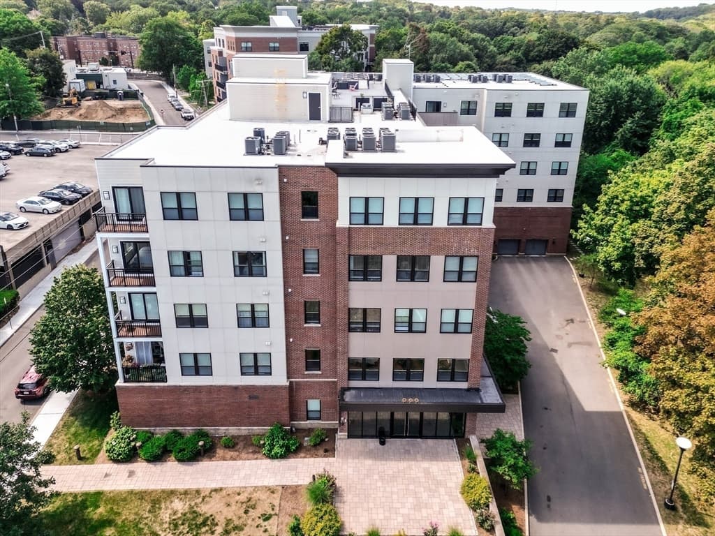 999 Hancock St # 202, Quincy MA 02169 photo 2