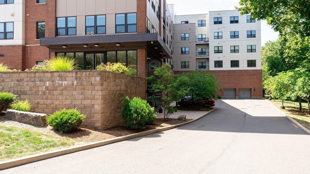 999 Hancock St # 202, Quincy MA 02169 photo 3
