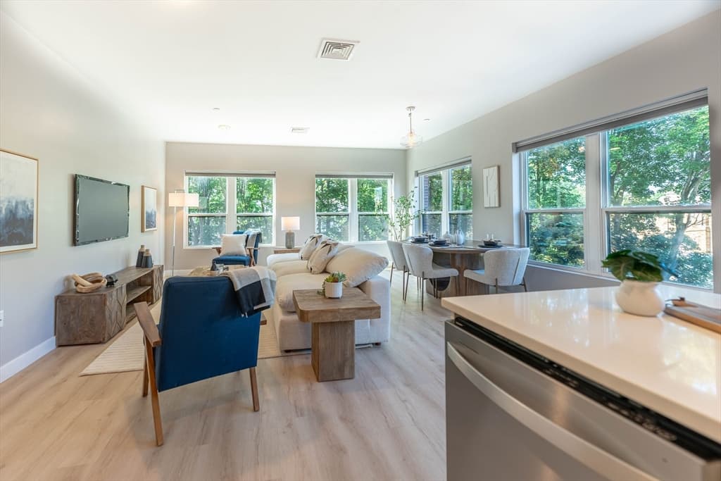999 Hancock St # 202, Quincy MA 02169