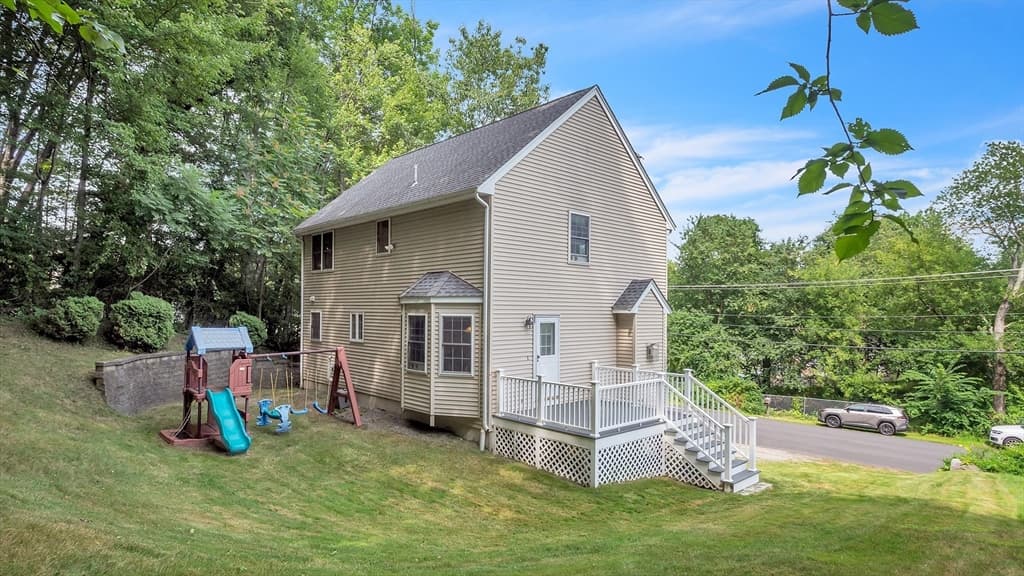 117 Bradley Ave, Haverhill MA 01832 photo 2