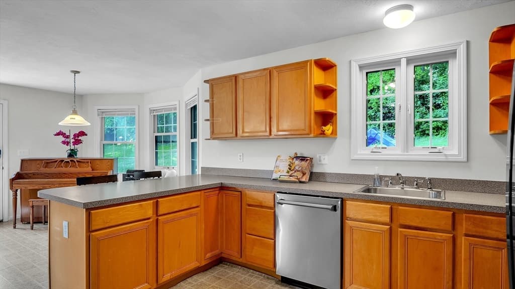 117 Bradley Ave, Haverhill MA 01832 photo 12