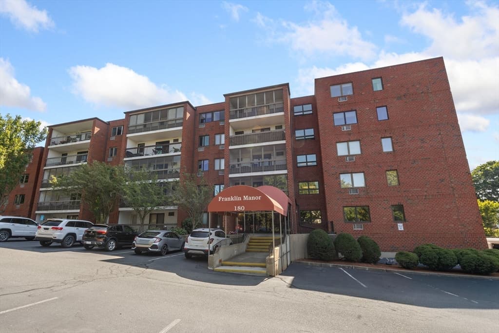 180 Green St # 406, Melrose MA 02176