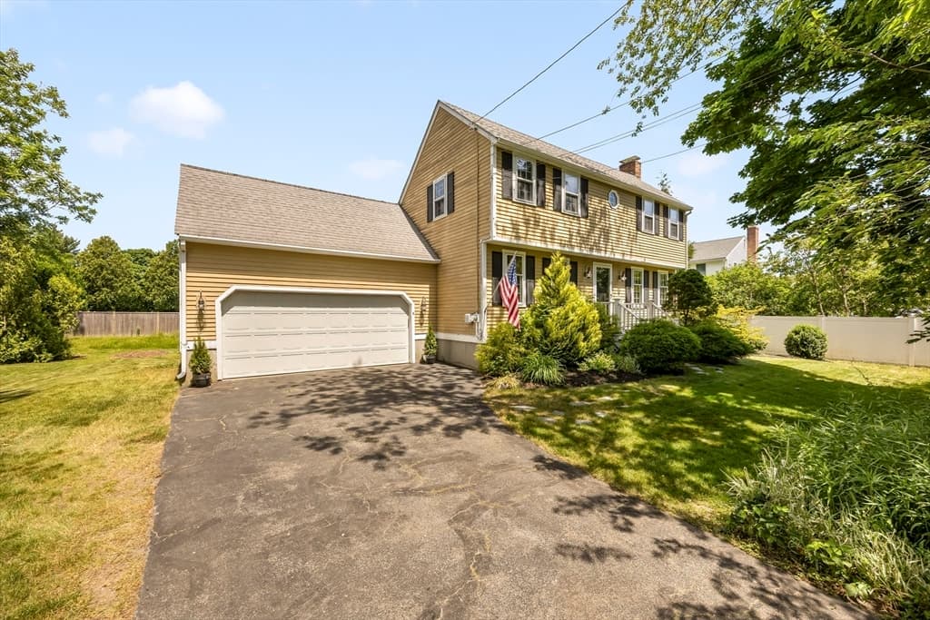 4 Ocean Ave, Newburyport MA 01950