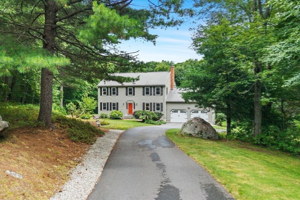 3 Leone Lane, Mendon MA 01756