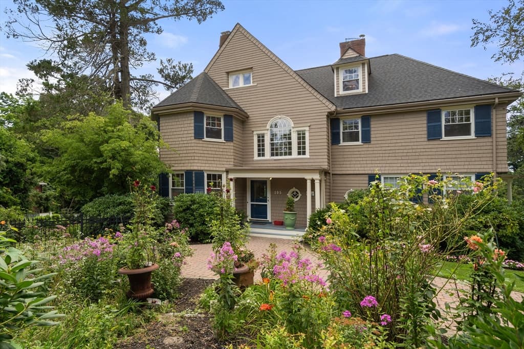 105 Randolph Ave, Milton MA 02186 photo 27