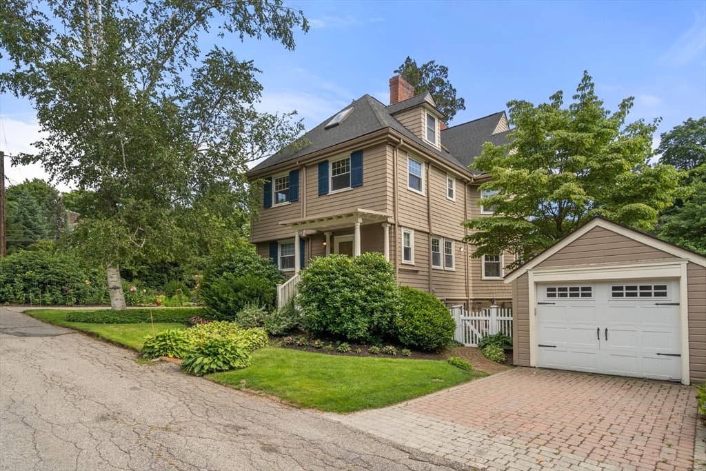 105 Randolph Ave, Milton MA 02186 photo 32