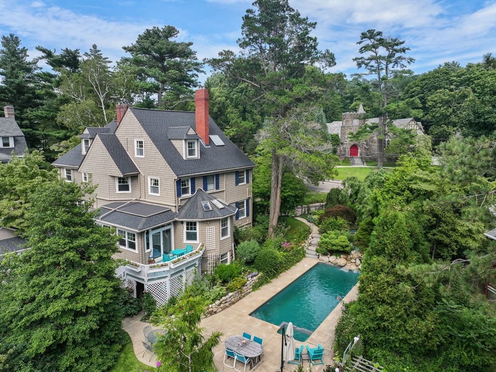 105 Randolph Ave, Milton MA 02186