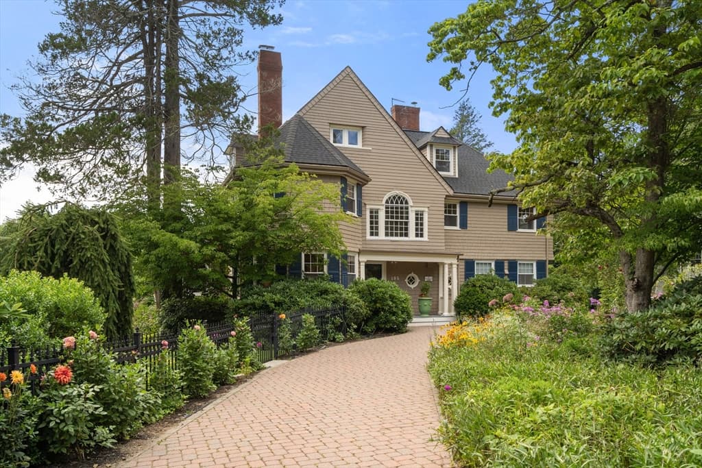 105 Randolph Ave, Milton MA 02186 photo 28