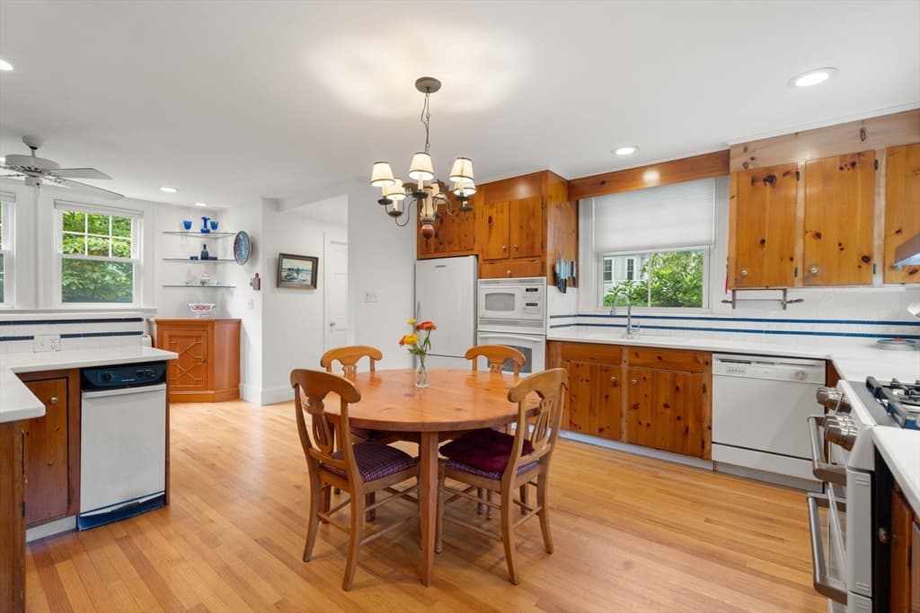 105 Randolph Ave, Milton MA 02186 photo 10