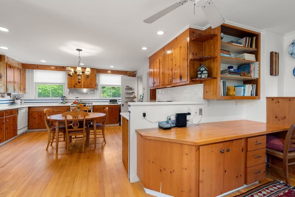 105 Randolph Ave, Milton MA 02186 photo 8